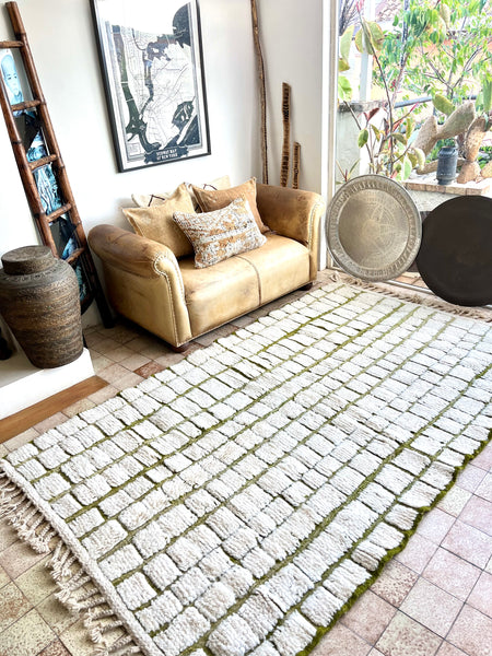 Moroccan BENI OUARAIN rug BO203 - 255 x 154 cm/ 8.3 x 5 FT