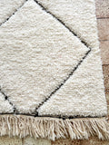 Moroccan BENI OUARAIN rug BO201 - 254 x 154 cm/ 8.3 x 5 FT