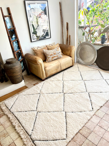Moroccan BENI OUARAIN rug BO201 - 254 x 154 cm/ 8.3 x 5 FT