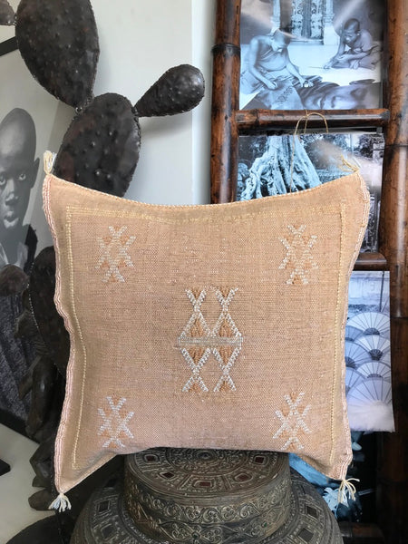 Cactus silk cushion Faded caramel