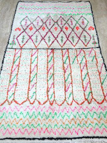 Vintage Moroccan AZILAL rug AZ210