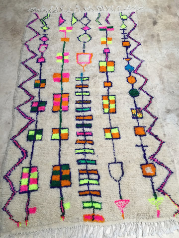 Vintage Moroccan AZILAL rug AZ208